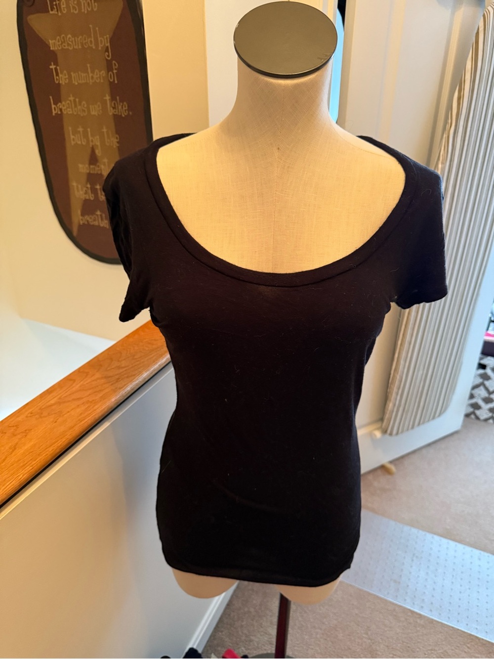 Women's Black Scoop Neck Short Sleeve Tee